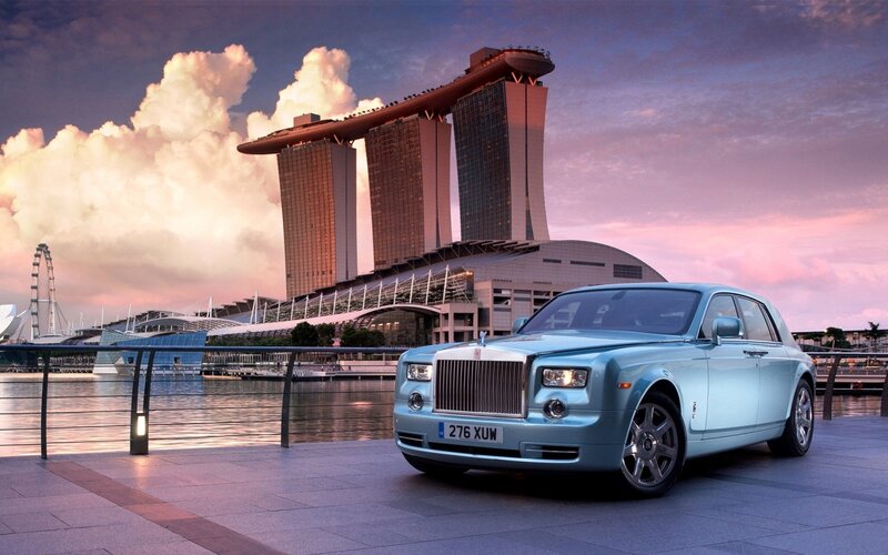 Light Blue Rolls-Royce — Dramatic