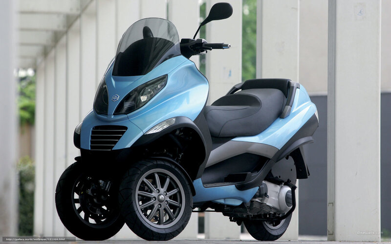 Light-blue Three-wheeled Scooter — Blue, Neutral