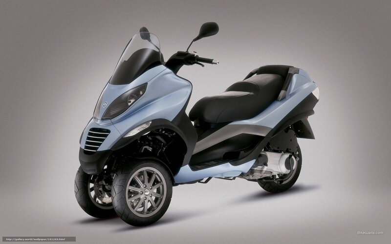 Light Blue Three-wheeled Scooter — Neutral, Photograph