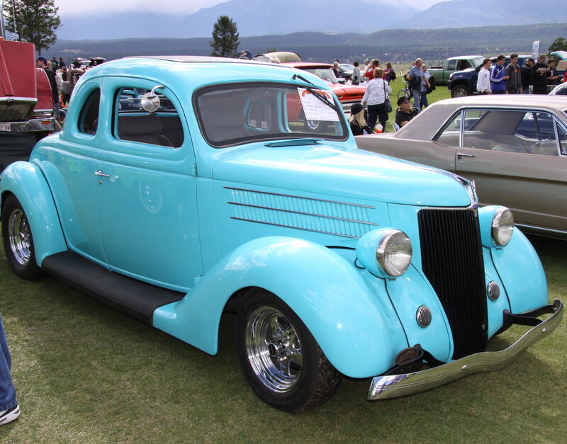 Light-blue Vintage Car — Cyan