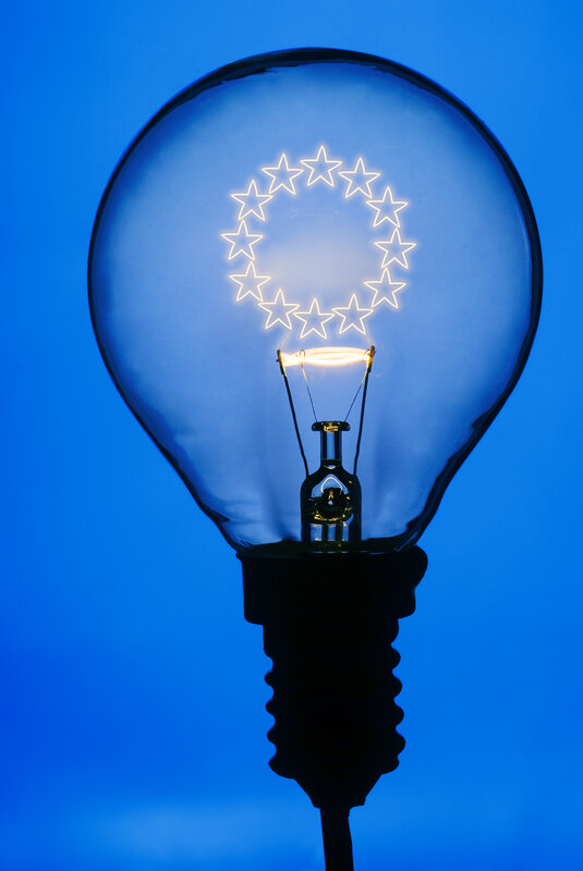 Light bulb with star ring
