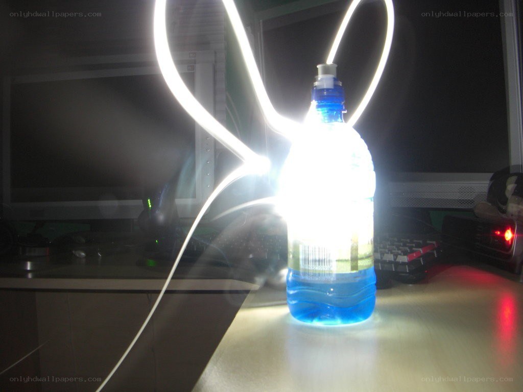 light experiment with water bottle