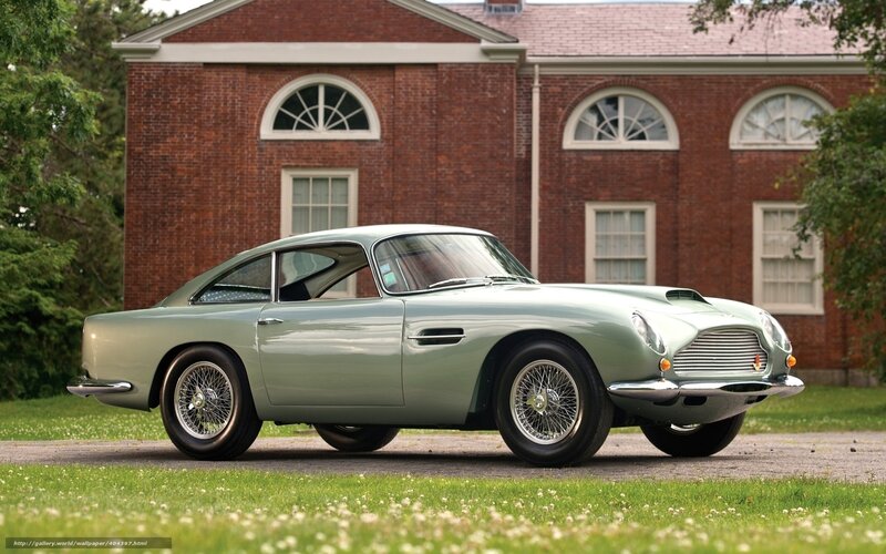 Light Green Classic Car — Serene