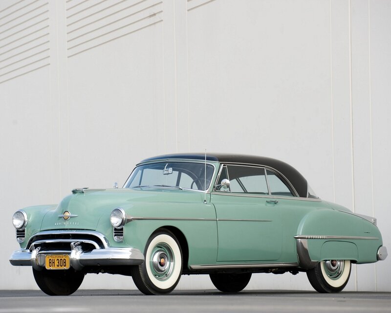 Light Green Convertible Car — Calm, Photograph