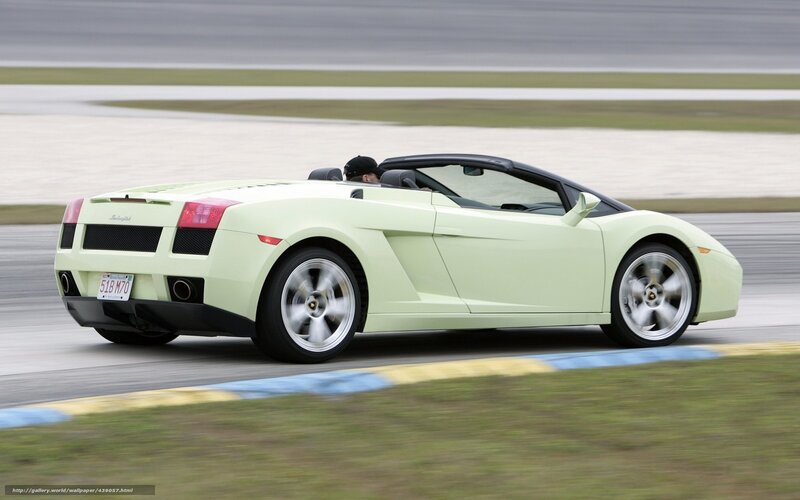 Light Green Sports Car — Dynamic