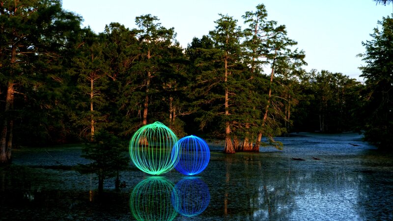 Light Spheres in Swamp