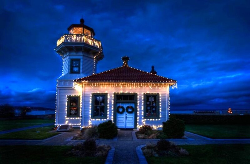 Lighthouse at Night — Blue