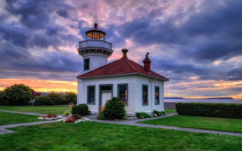 Lighthouse at Sunset — Green, Dramatic