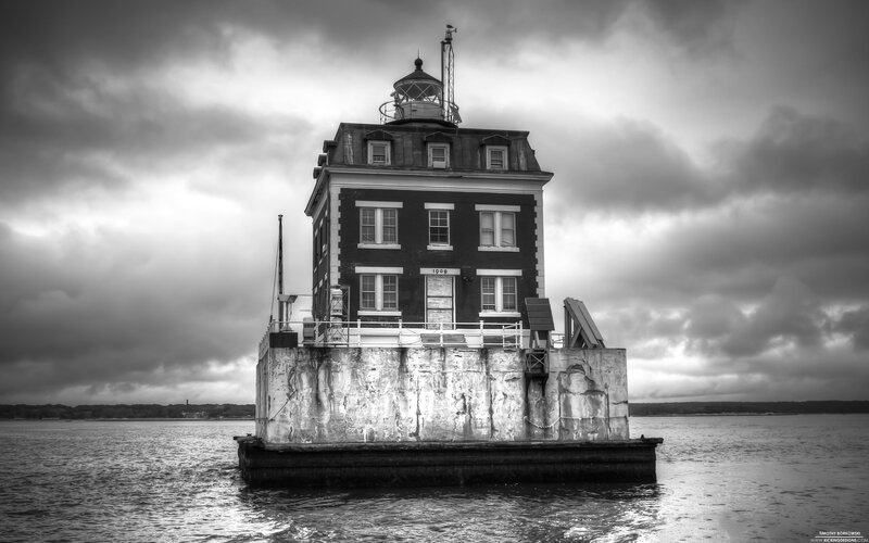 Lighthouse on a Pier — Black