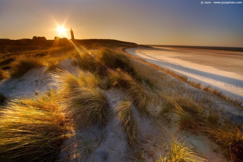 Lighthouse on Dunes — Gold