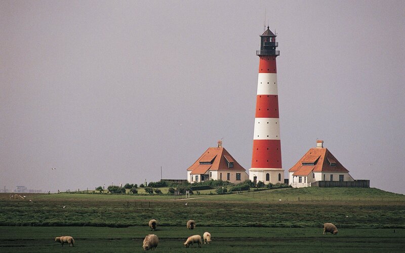 Lighthouse on Grassy Hill — Green