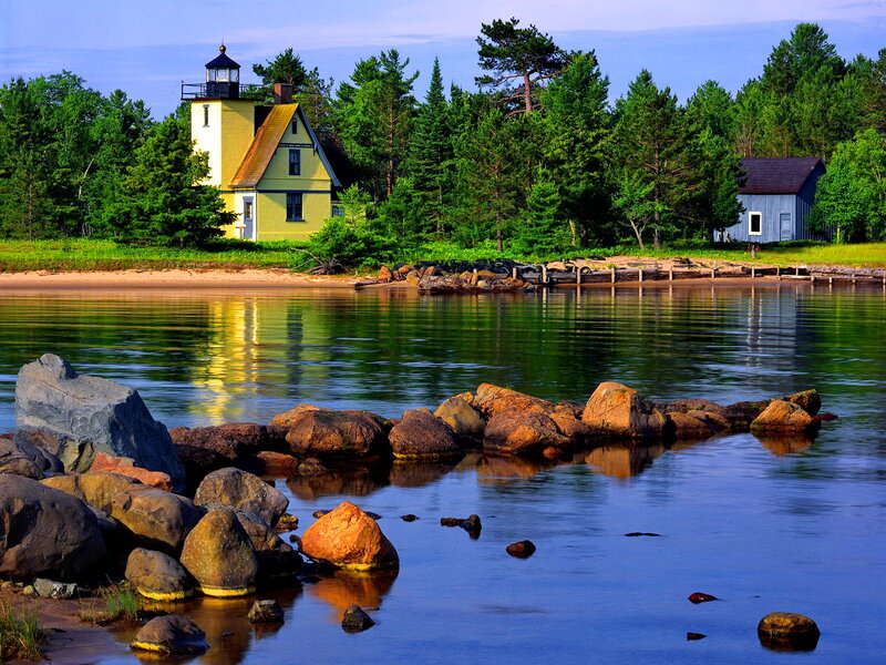 Lighthouse on Lakeshore — Green