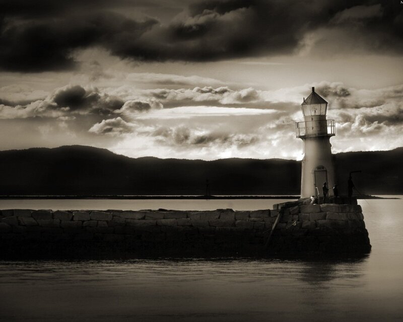 Lighthouse on Pier — Black
