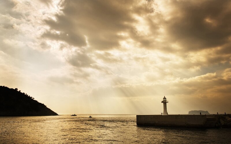 Lighthouse on Pier — Gold