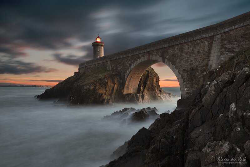 Lighthouse on Stone Bridge