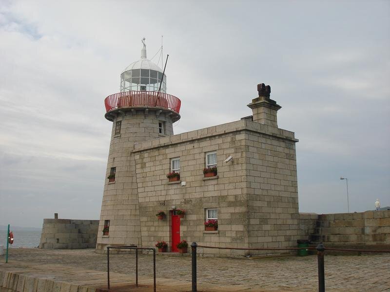 Lighthouse on Stone Pier — Gray