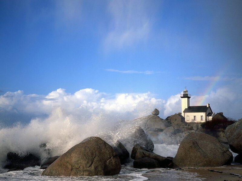 Lighthouse with waves crashing