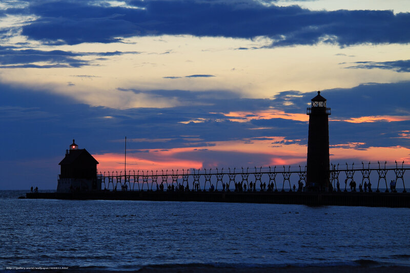 Lighthouses on Pier — Blue