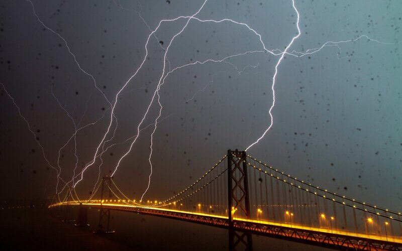 Lightning over Bridge — Black