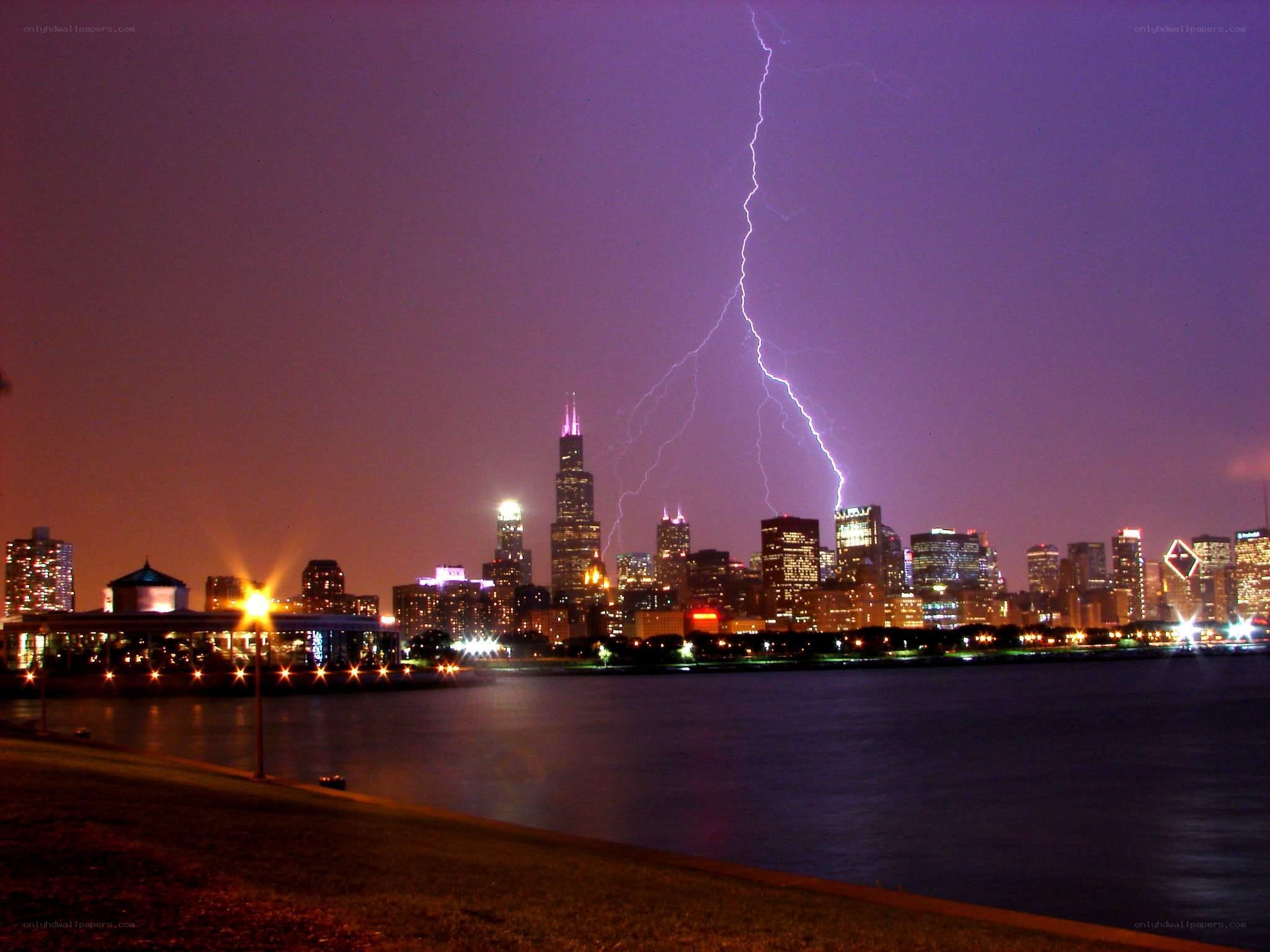 Lightning strikes Chicago skyline
