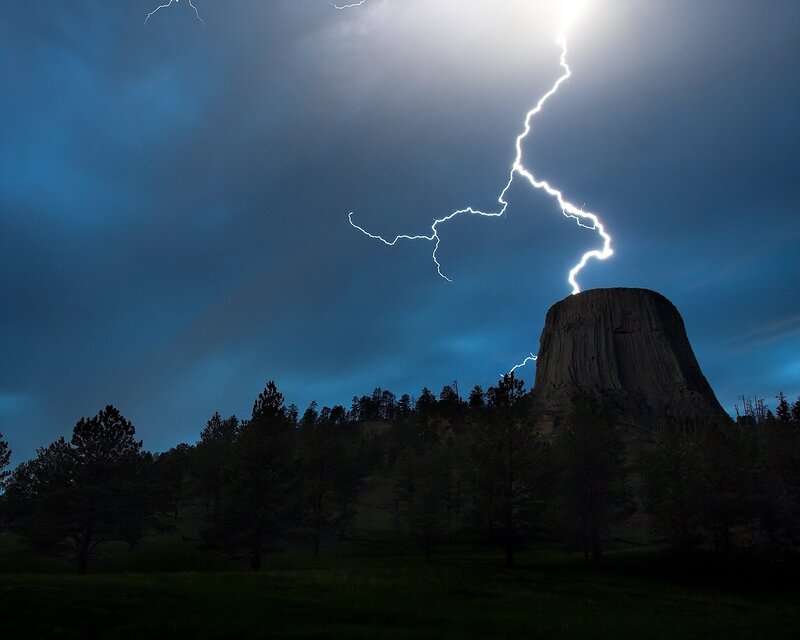 Lightning strikes Devils Tower