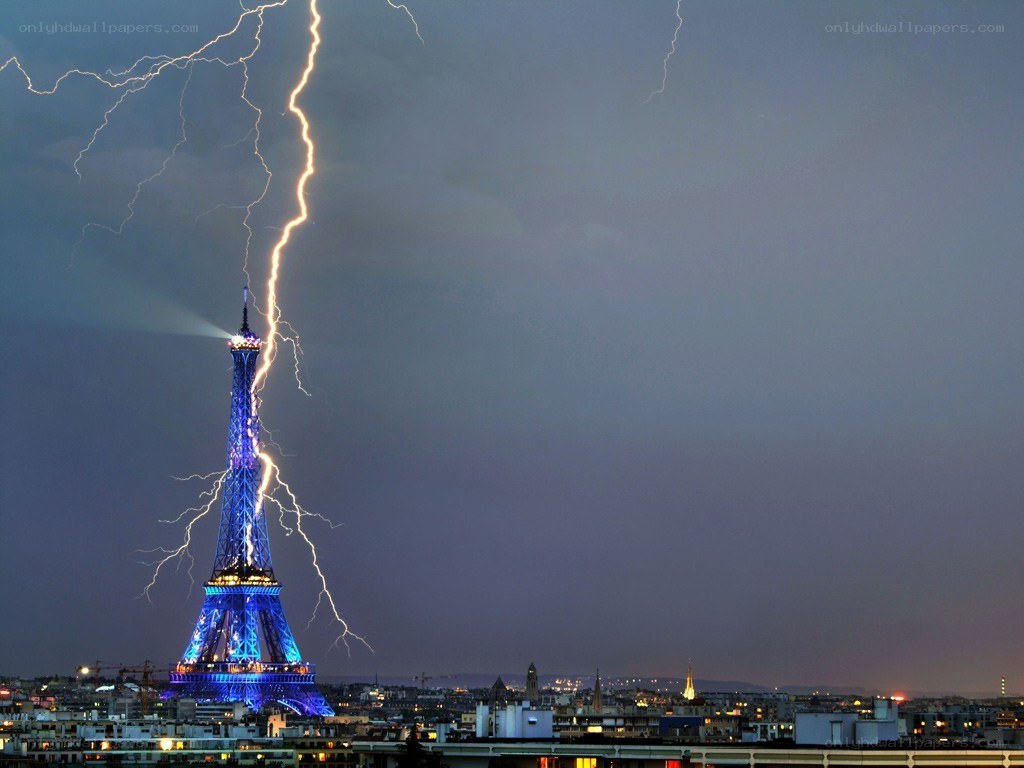 Lightning strikes Eiffel Tower