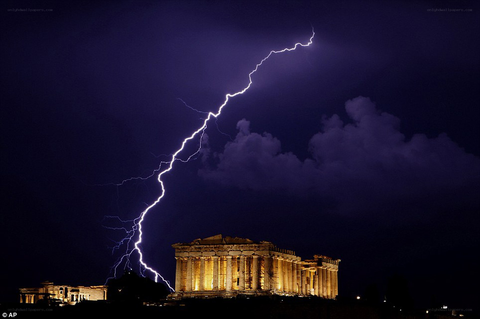 Lightning strikes Parthenon