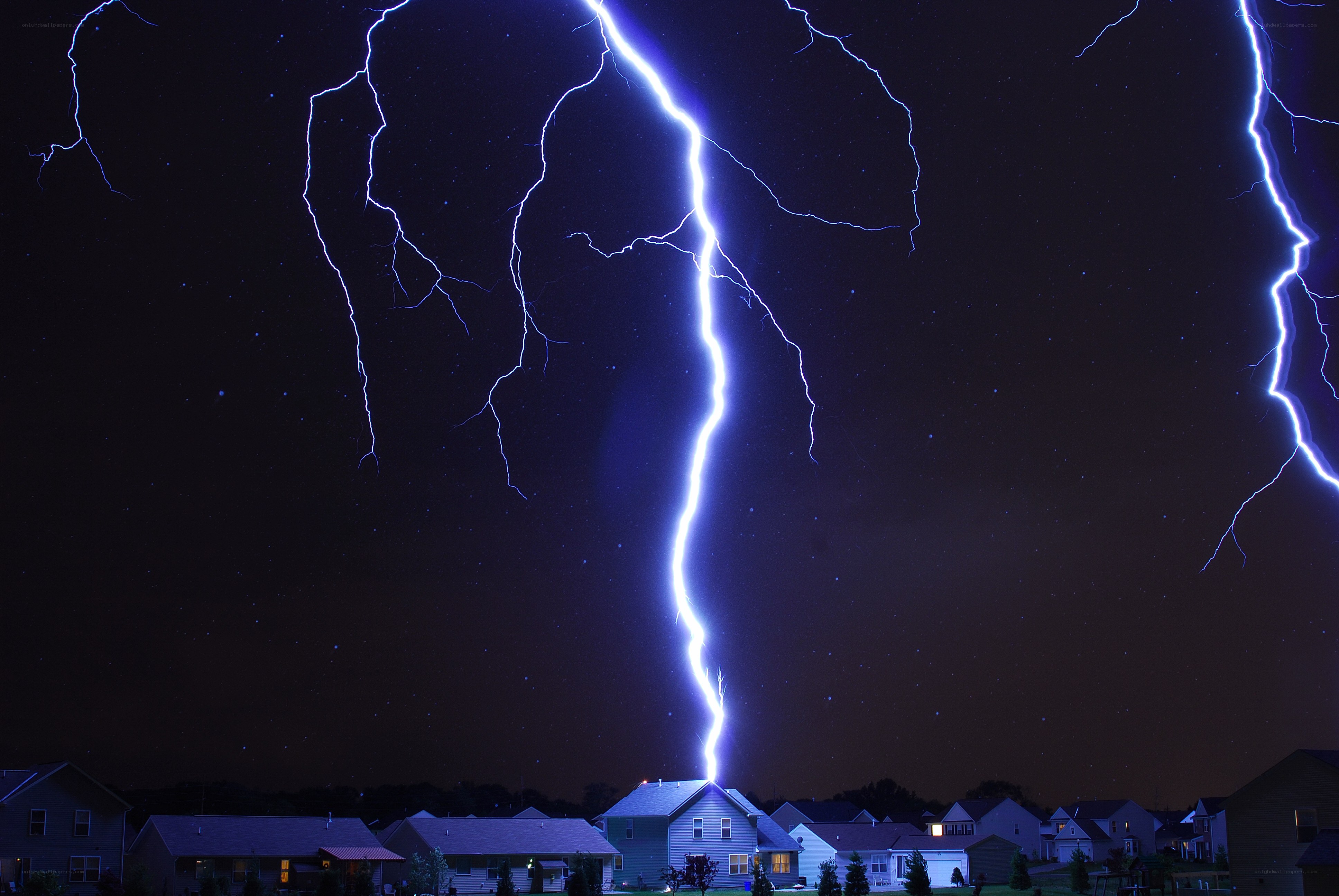 Lightning strikes suburban neighborhood