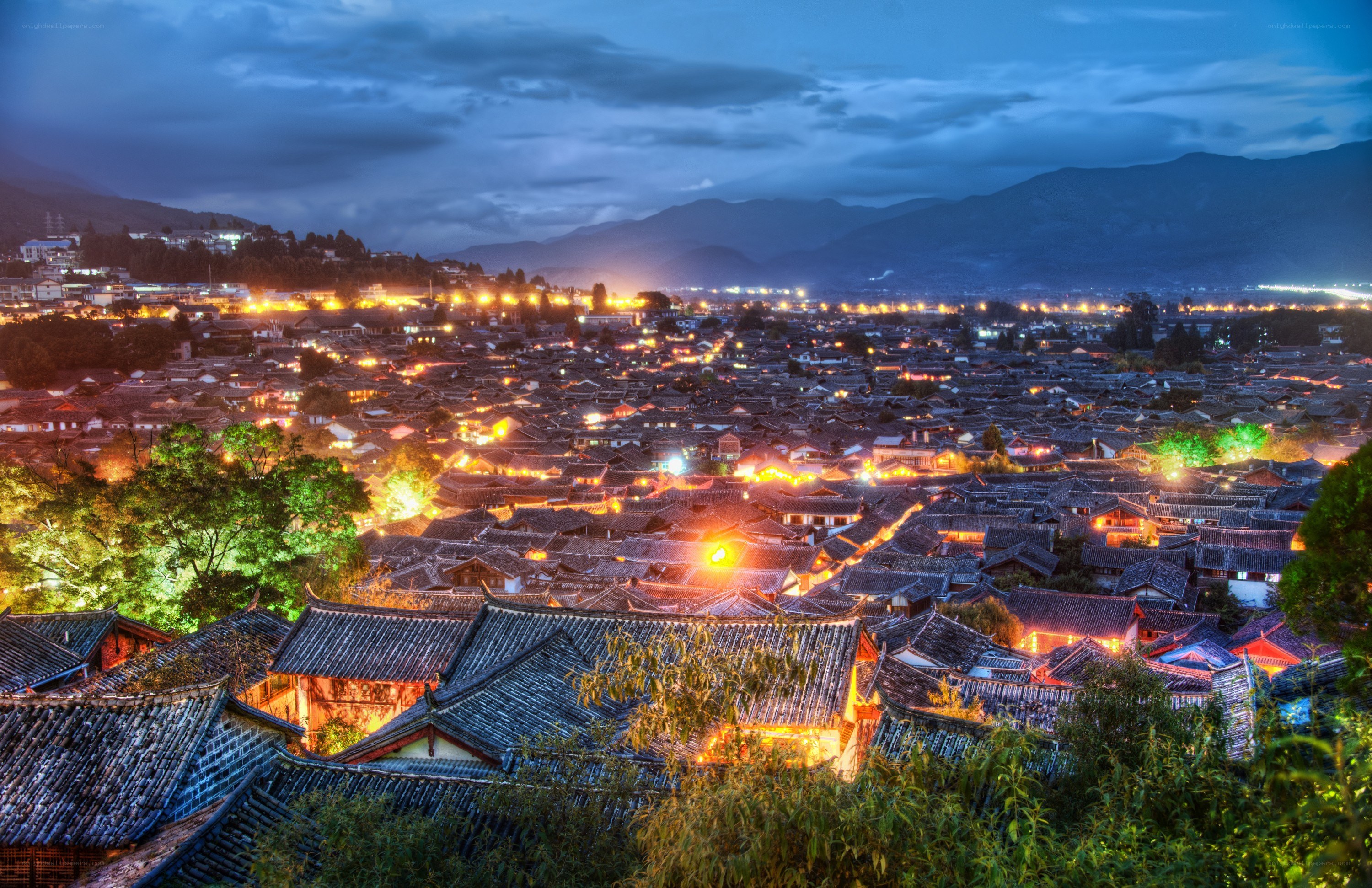 Lijiang ancient town at dusk