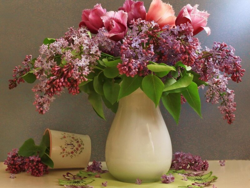 Lilac and Tulip Bouquet — Purple, Calm, Spring