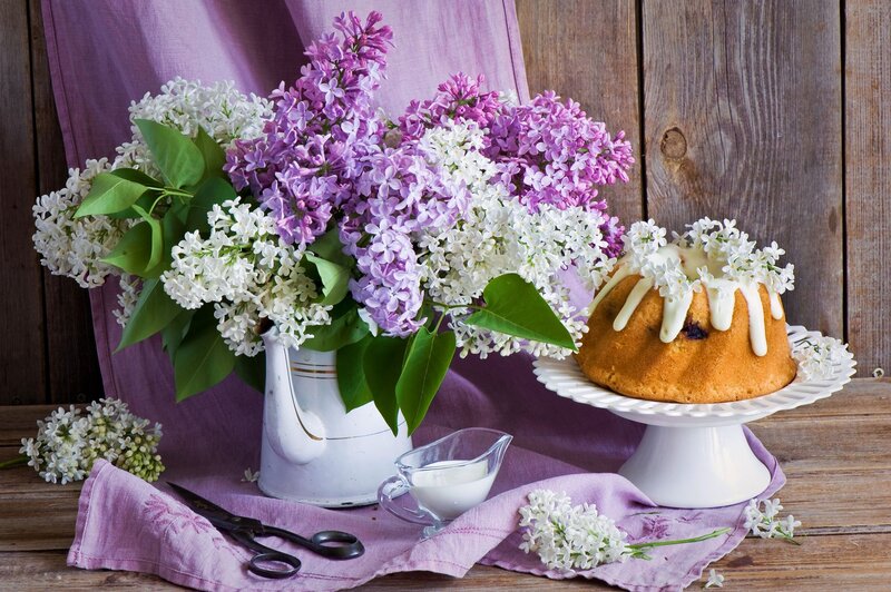 Lilac Bouquet and Cake