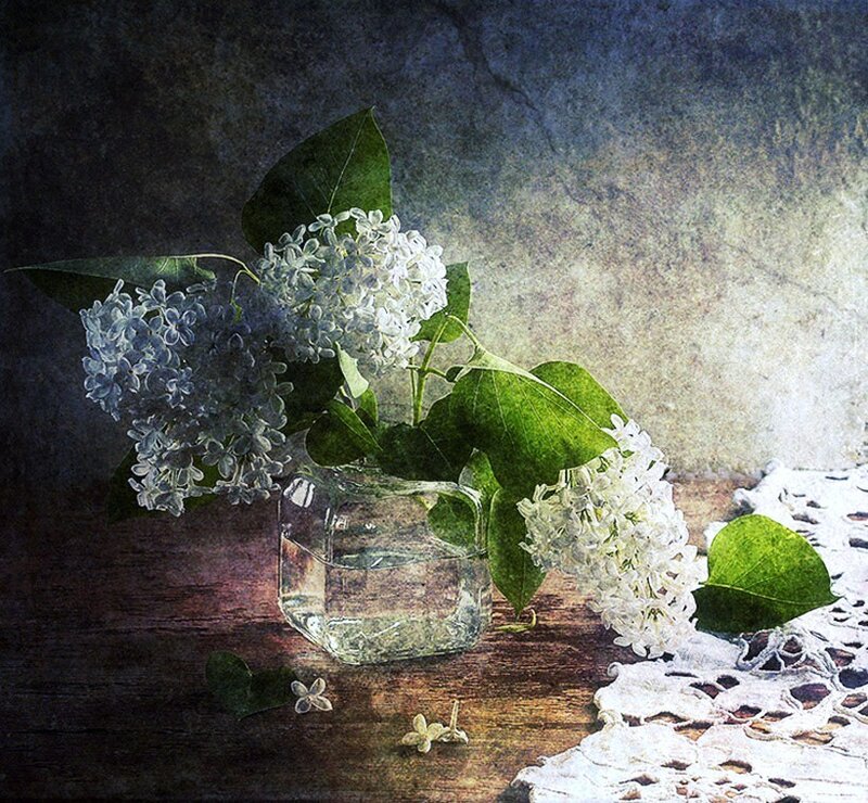 Lilac bouquet in a glass vase