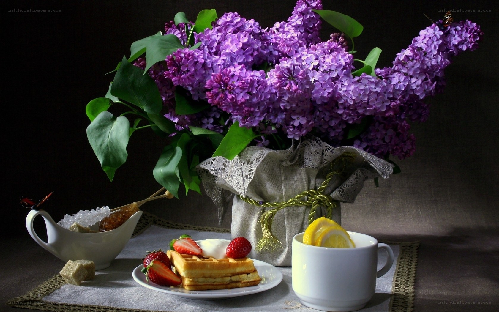 Lilac bouquet with breakfast