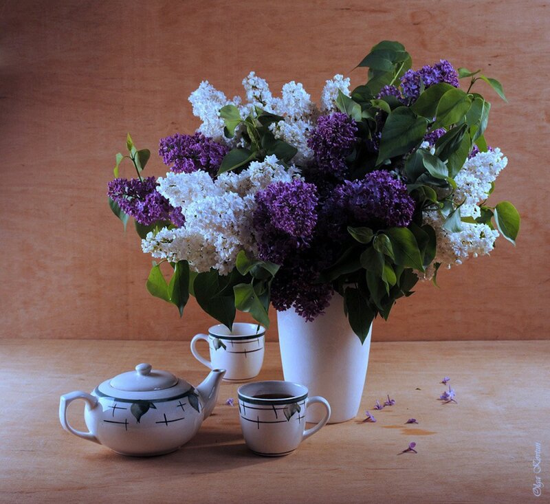 Lilac Bouquet with Tea Set
