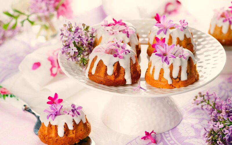 Lilac Cupcakes on Stand