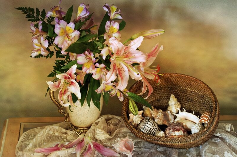 Lilies in a Vase — Pink, Calm
