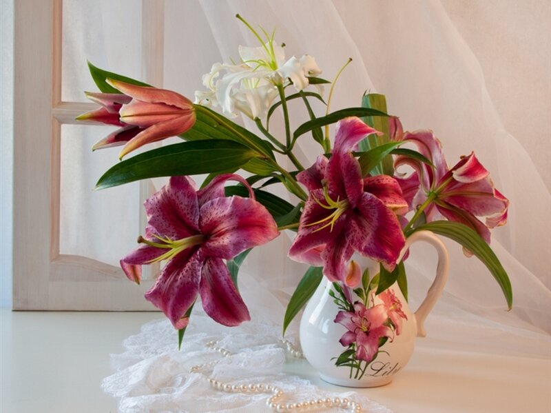 Lilies in a Vase — White