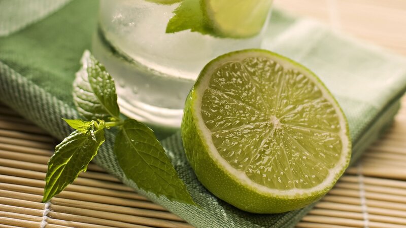 Lime and mint drink