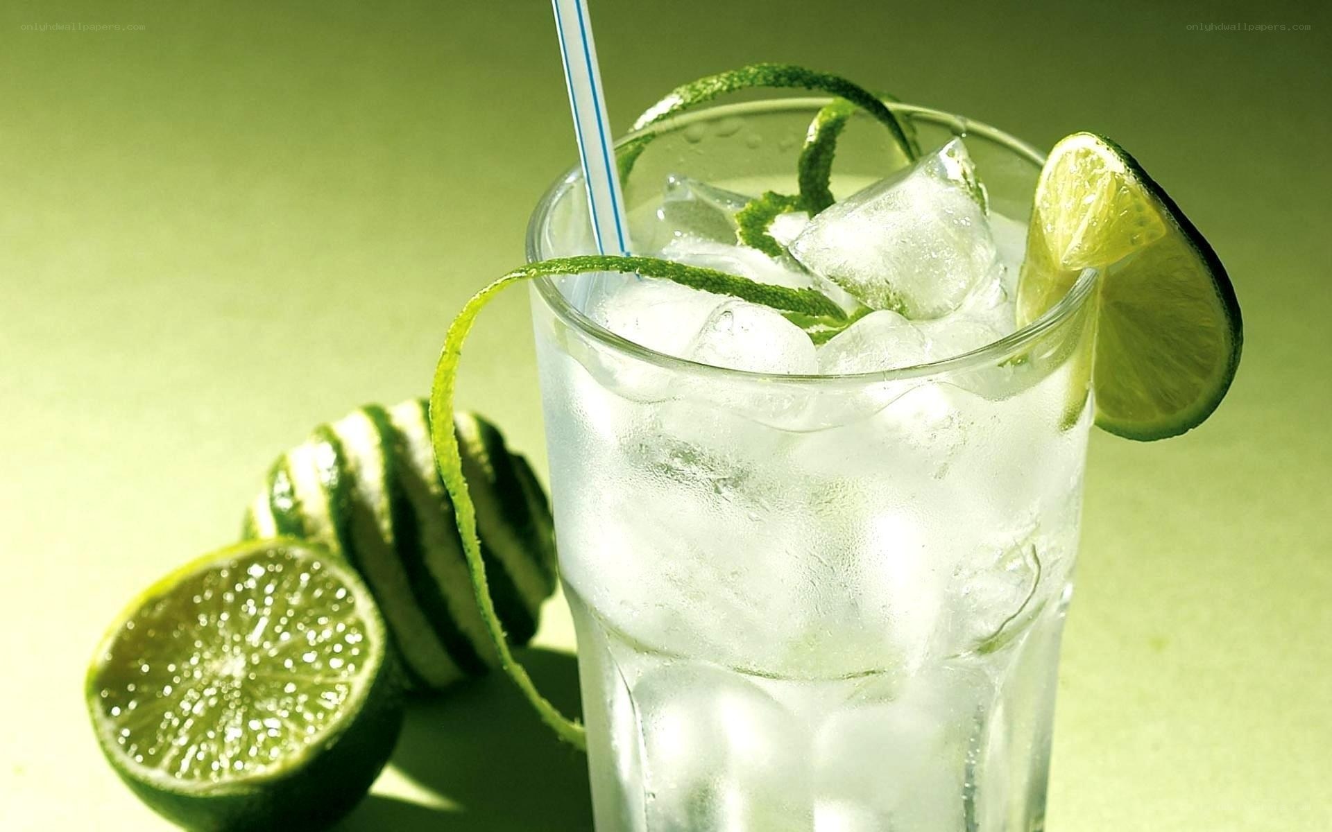 Lime drink with ice and garnish
