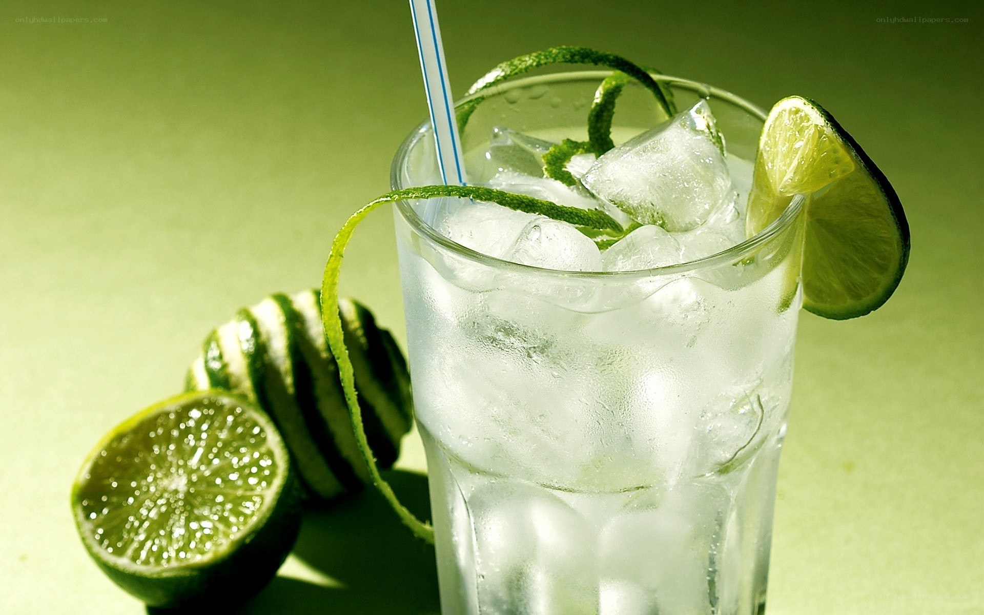 Lime drink with ice and mint