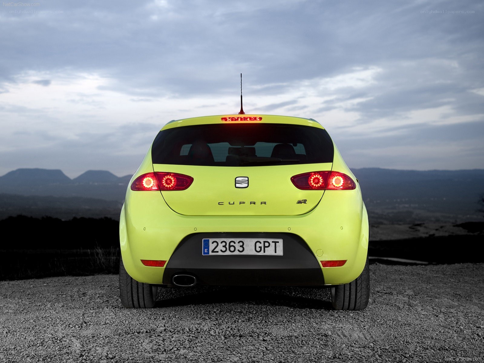 Lime green SEAT Cupra R