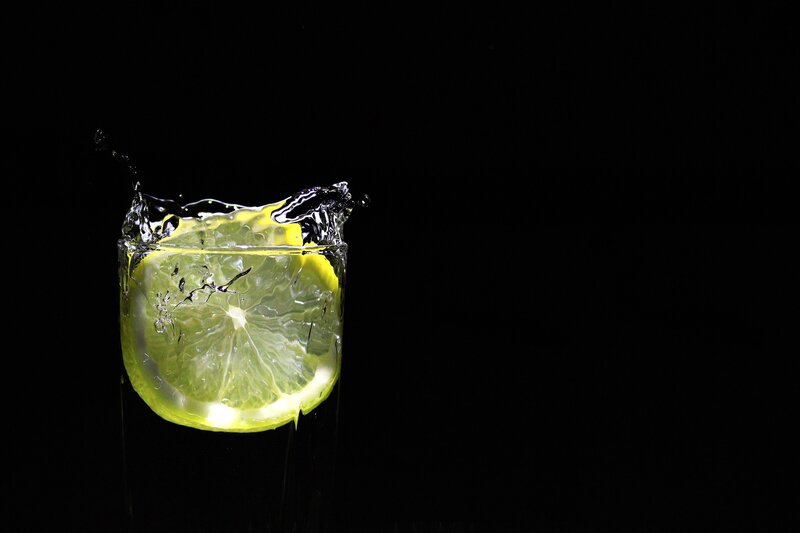 Lime Slice in Glass — Black