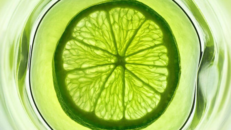 Lime Slice in Glass — Green