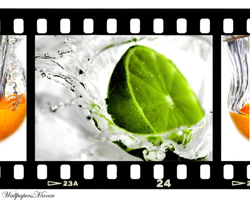 Lime Slice in Water — Green, Dynamic, Photograph, Water Splash