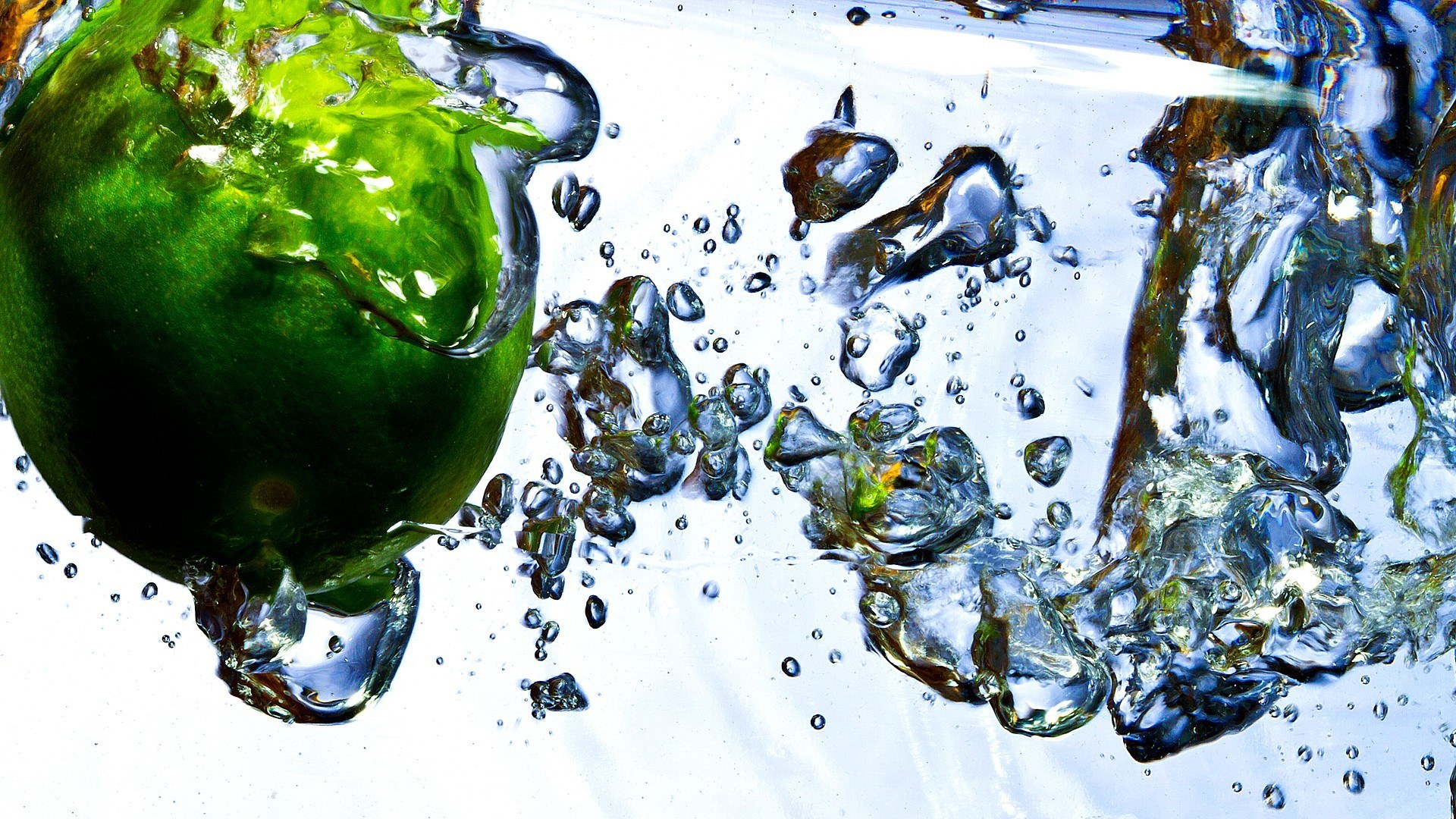 lime splashing in water