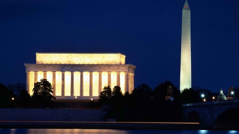 Lincoln Memorial and Washington Monument at night