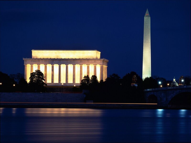 Lincoln Memorial and Washington Monument at night