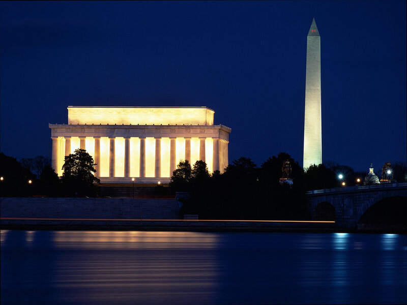 Lincoln Memorial and Washington Monument at night
