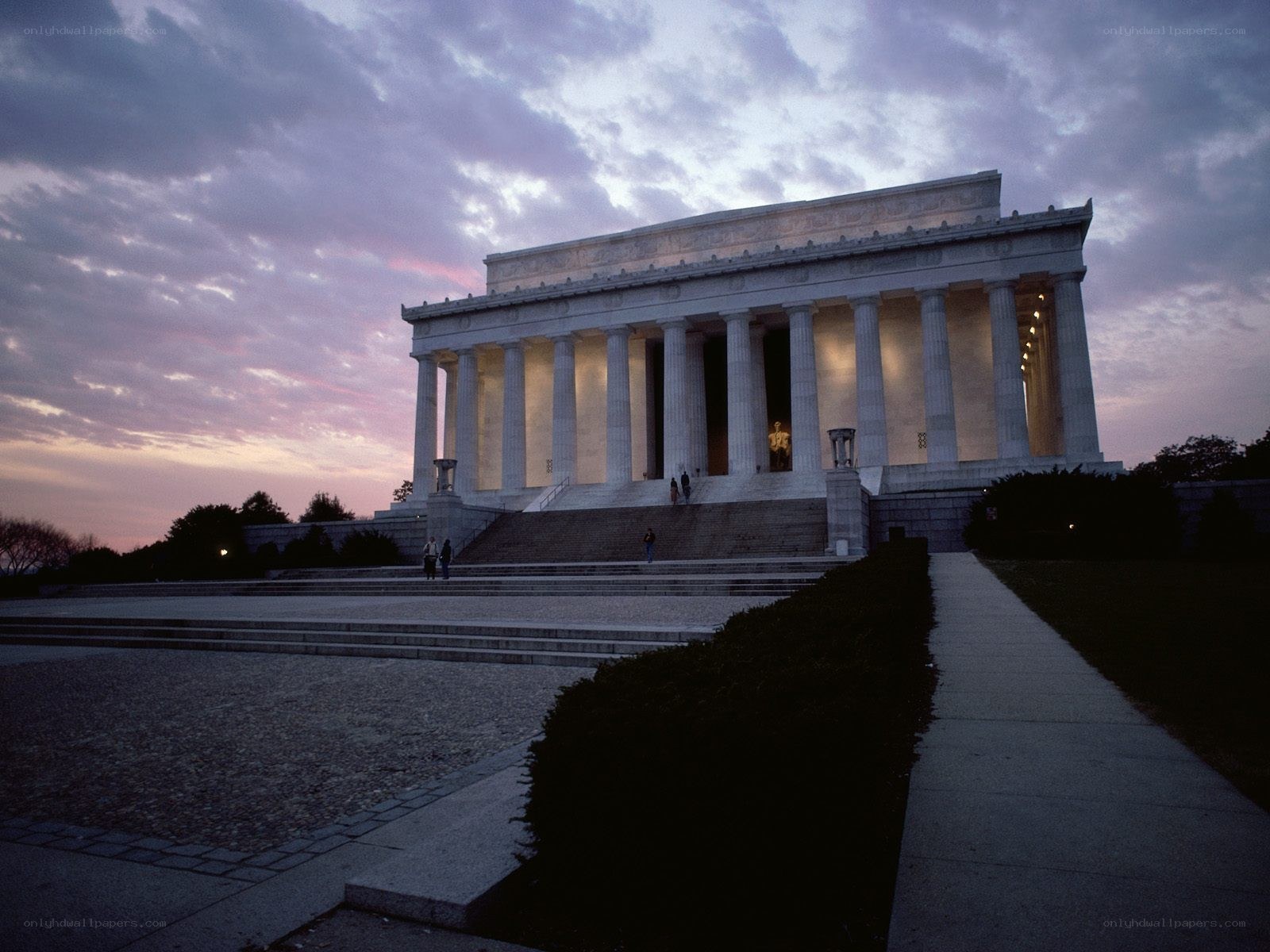 Lincoln Memorial at dusk
