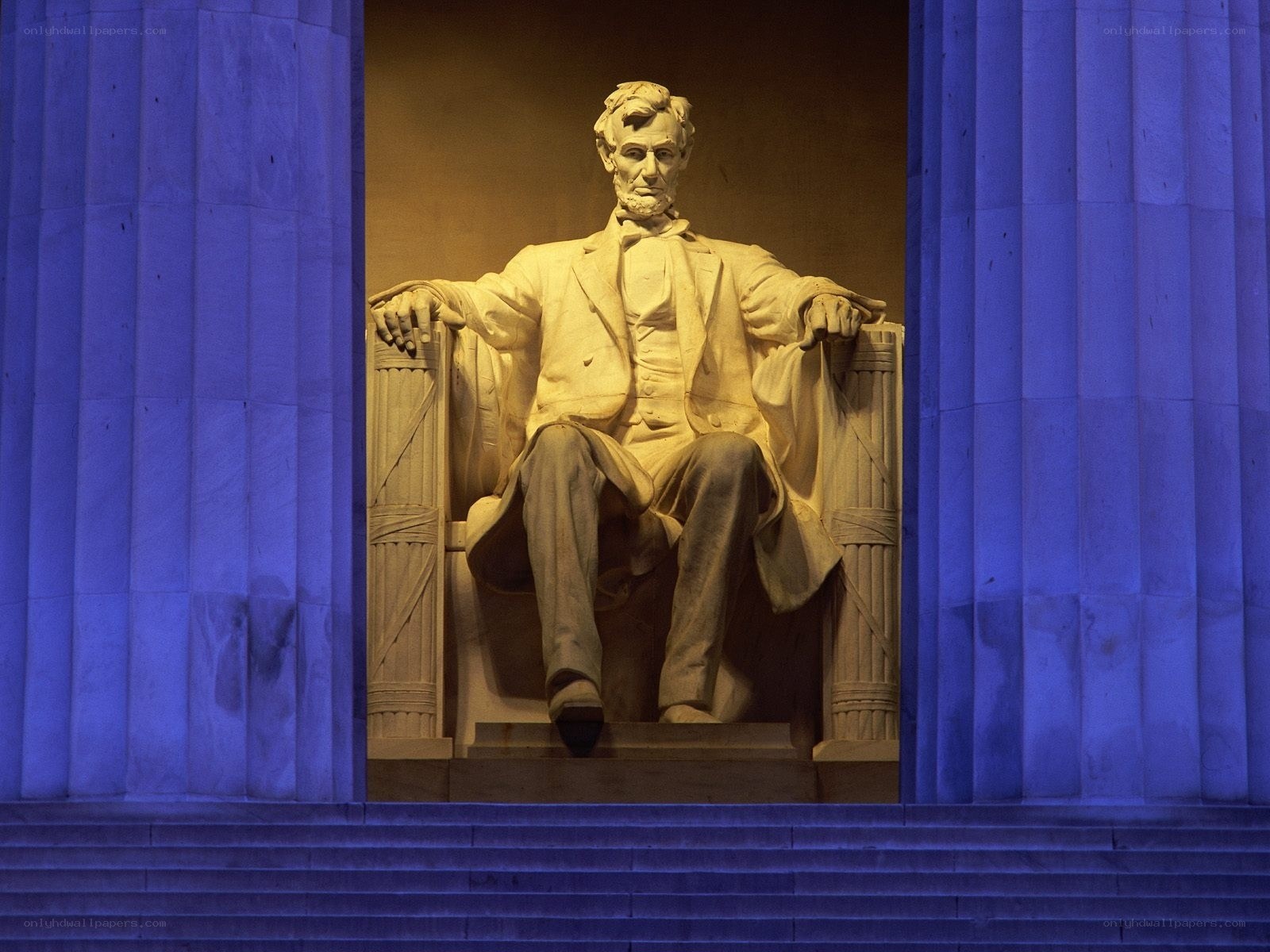 Lincoln Memorial at night